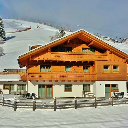 Residenz Erschbaum Farm stay Olang
